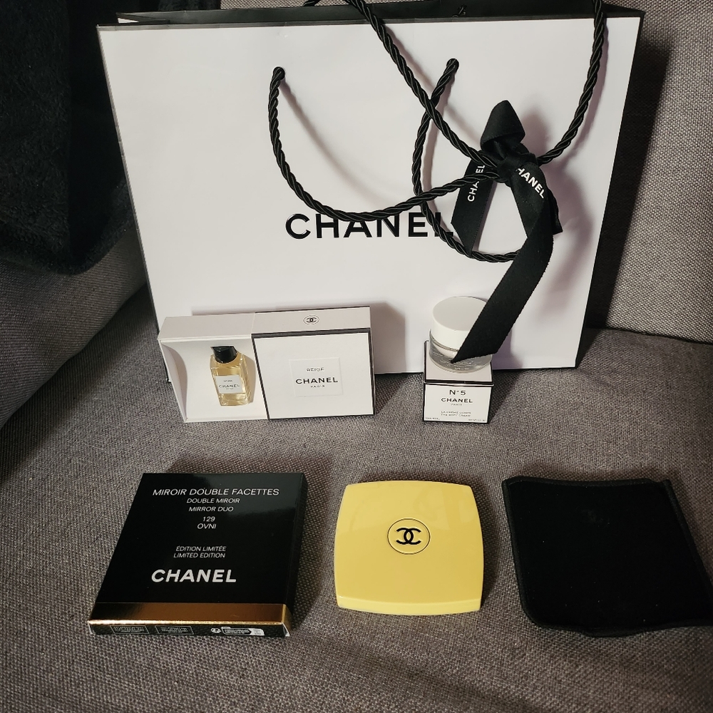 Authentic Chanel Yellow MIROIR DOUBLE FACETTES Limited-Edition Mirror Duo